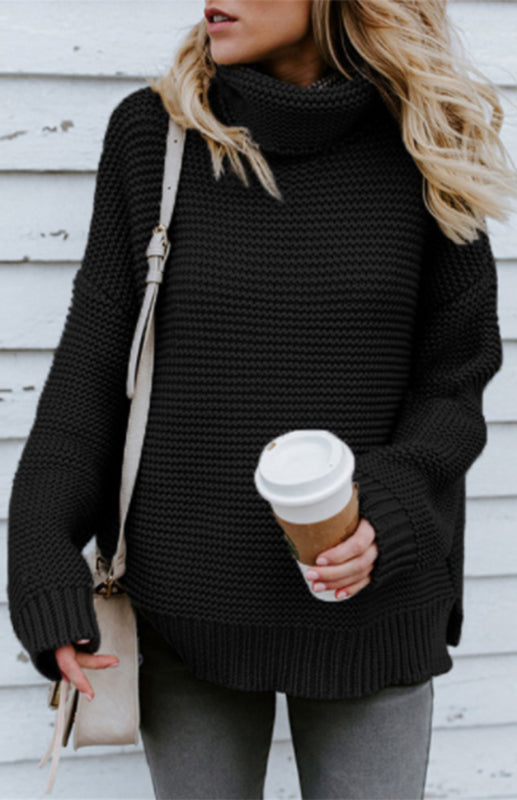 मोटे धागे, लंबी आस्तीन और ऊंची गर्दन वाले स्वेटर से बुनी महिला