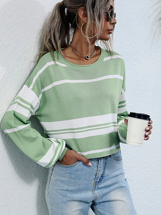 महिलाओं का छोटा बुना हुआ धारीदार हरा स्वेटर