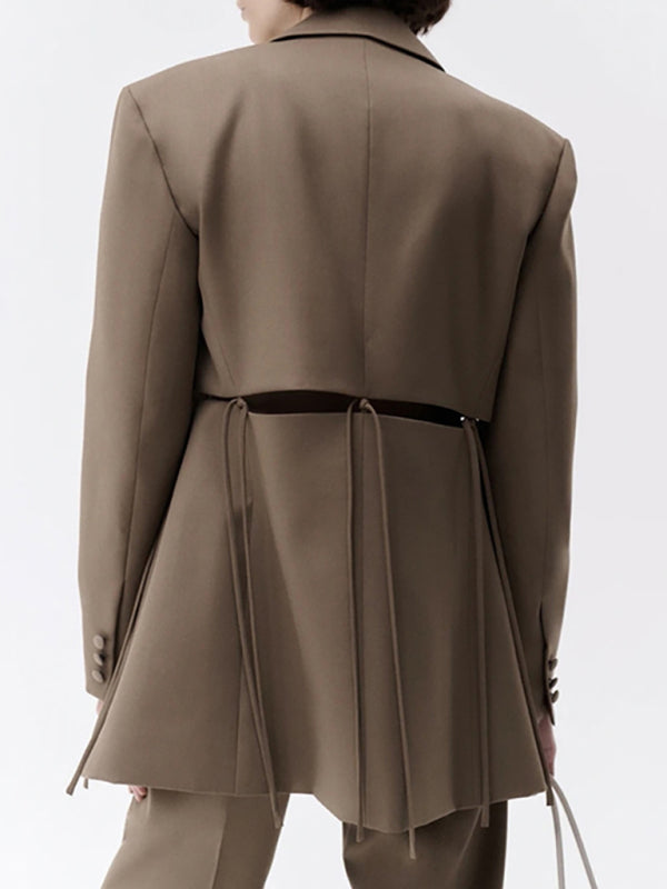 महिलाओं के सूट के कॉलर वाली लंबी आस्तीन वाली खोखली पट्टियों वाली जैकेट