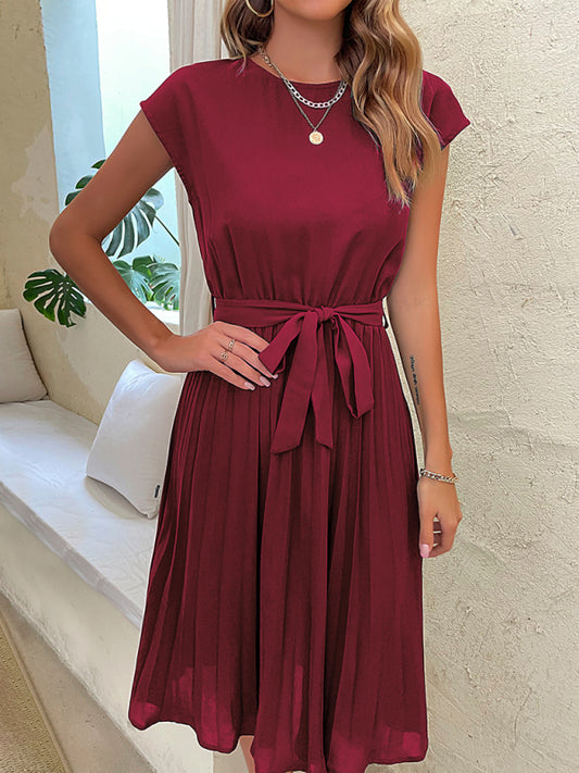 महिलाओं की सॉलिड रंग की छोटी आस्तीन वाली प्लीटेड मिडी ड्रेस