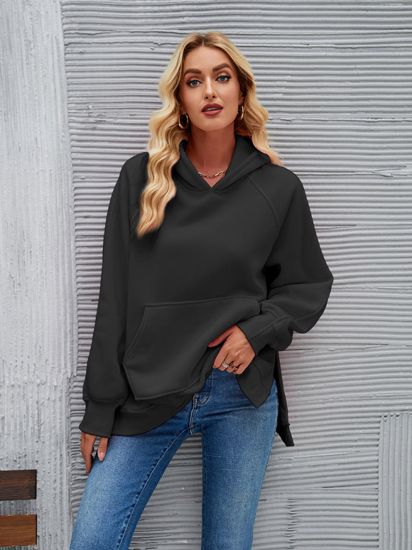 नई शरद ऋतु और सर्दियों की फैशनेबल हुड वाली लंबी आस्तीन वाली साइड स्लिट स्वेटशर्ट