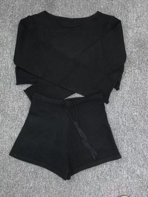 Women's resort casual midriff-baring shorts set