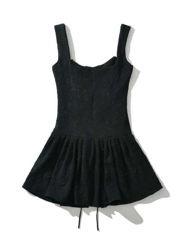 Strappy high-waisted low-cut suspender pleated embroidered short dress