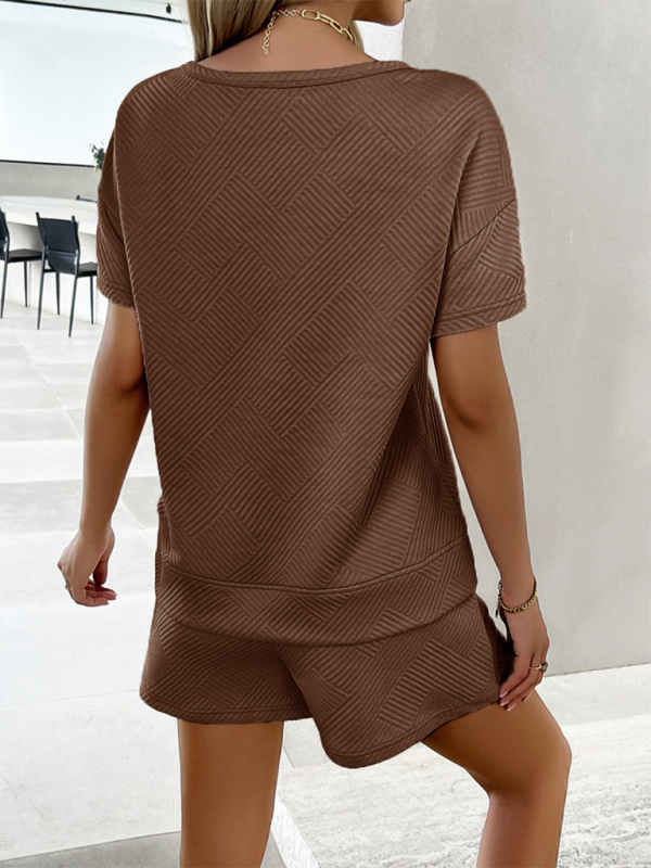 Solid color knitted crew neck top and shorts casual