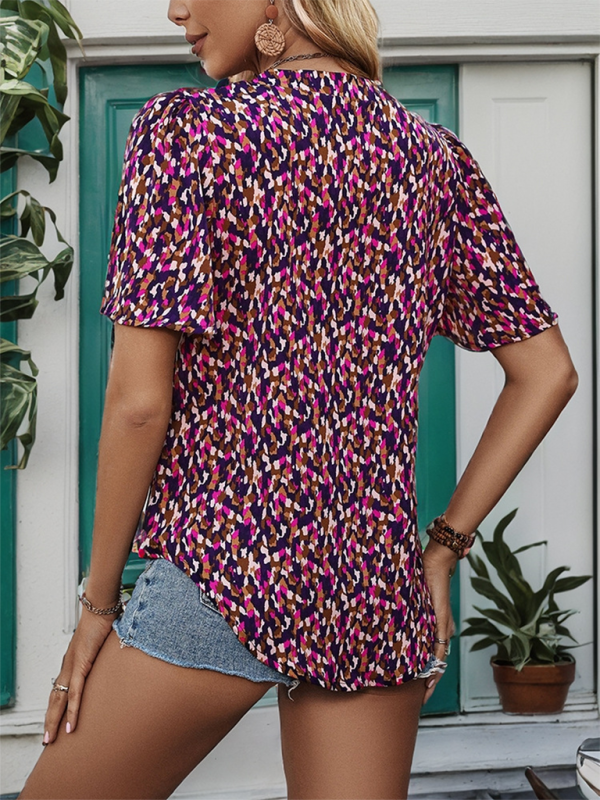 Women’s short sleeve v-neck printed shirt